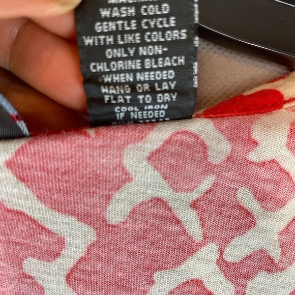 Women’s New York & Co red blouse - Picture 4 of 9